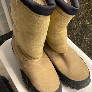 Merrell Tan Shearling Yeti boots 10 M